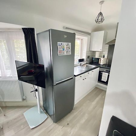 Charming Studio 30Min To Central Лондон Экстерьер фото